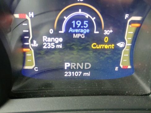 Used 2025 Jeep Wrangler Unlimited Sahara AWD/4WD image 26
