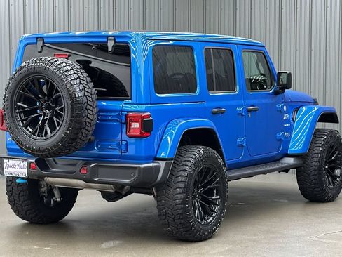 Used 2024 Jeep Wrangler Unlimited Sahara w/ Technology Group AWD/4WD image 5