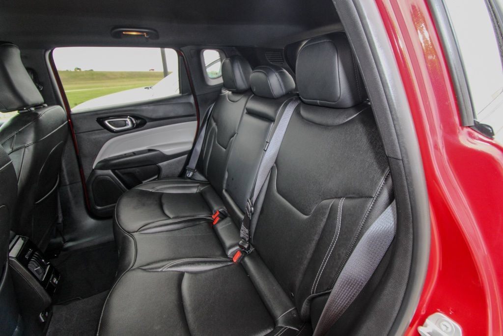 Used 2025 Jeep Compass Limited AWD/4WD image 9