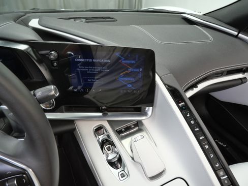 Used 2022 Chevrolet Corvette Stingray Preferred Conv w/ Z51 Performance Package RWD image 18