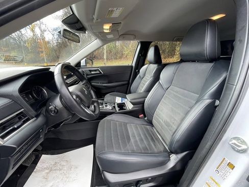 Used 2024 Mitsubishi Outlander SE image 24