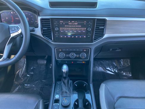 Used 2021 Volkswagen Atlas SEL Premium image 11