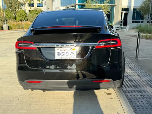 Used 2018 Tesla Model X 75D image 5