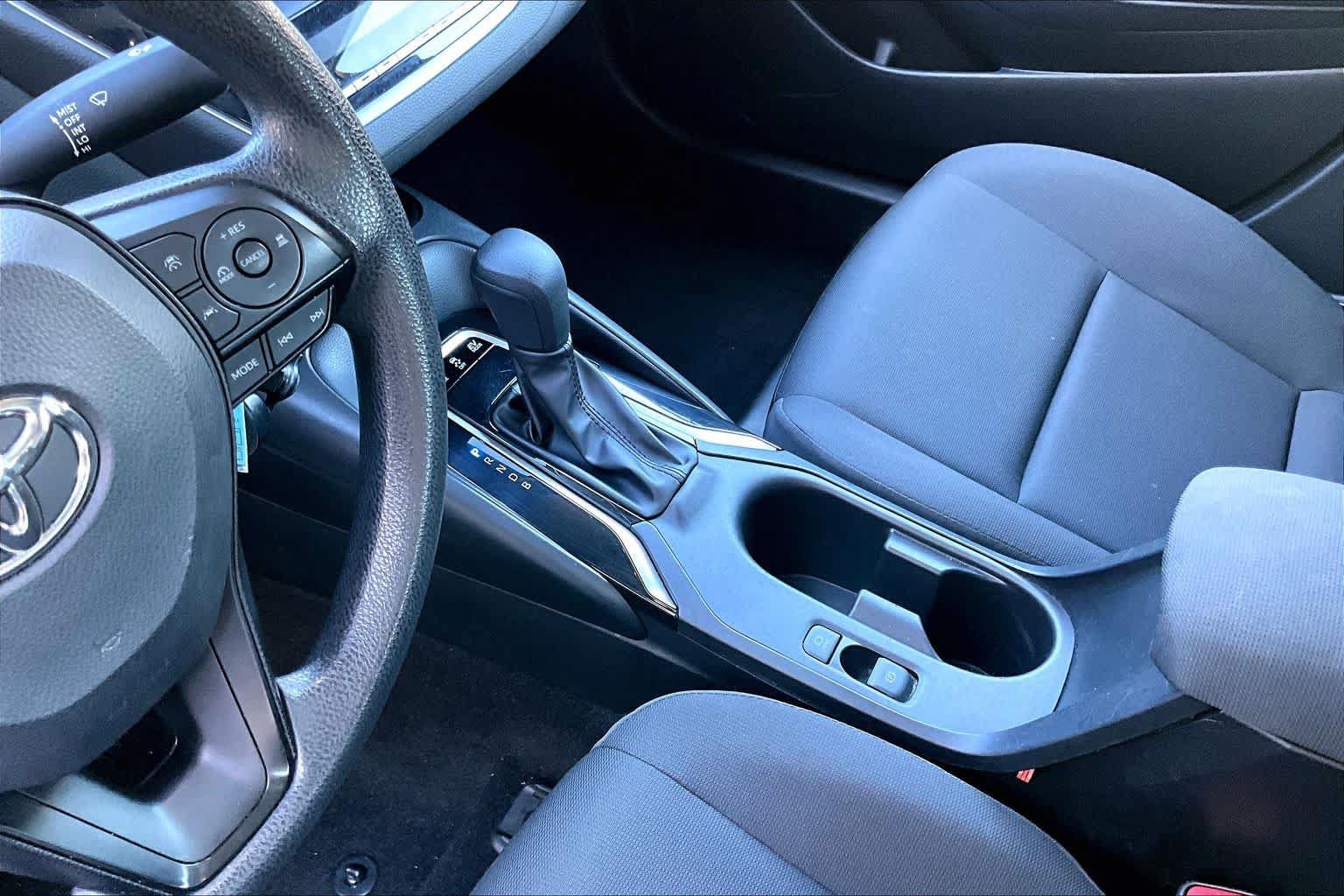 Used 2025 Toyota Corolla LE FWD image 17