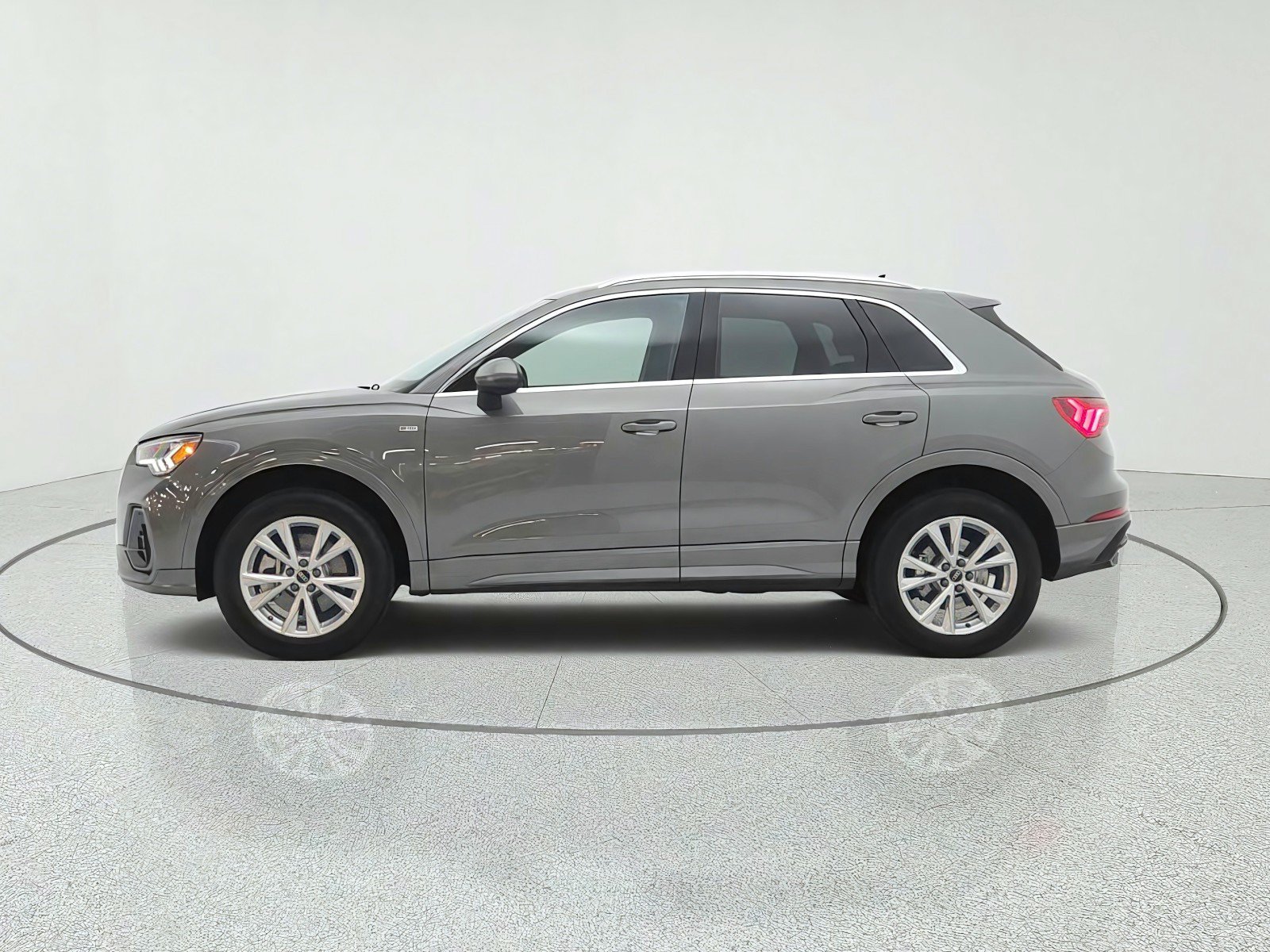 Used 2024 Audi Q3 2.0T Premium w/ Convenience Package AWD/4WD image 9