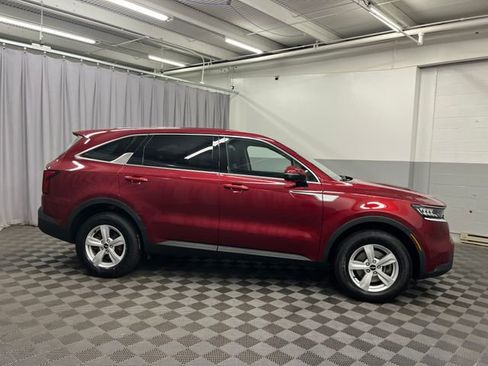 Certified 2023 Kia Sorento LX image 4