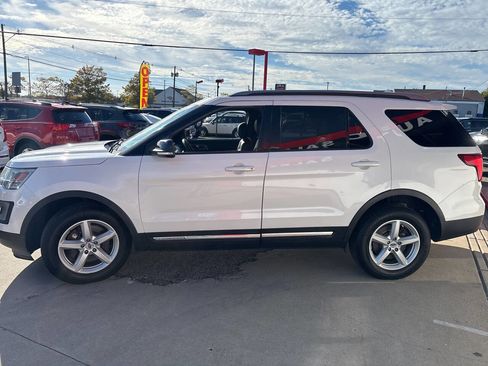 Used 2016 Ford Explorer XLT w/ Equipment Group 202A image 4