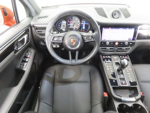 Certified 2025 Porsche Macan AWD/4WD image 16