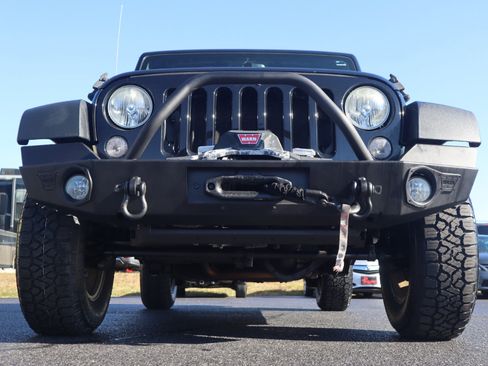 Used 2014 Jeep Wrangler Unlimited Rubicon w/ Connectivity Group image 5