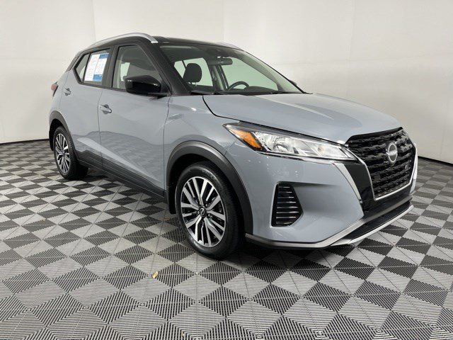 Used 2023 Nissan Kicks SV FWD image 2