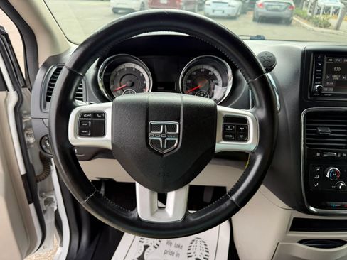 Used 2017 Dodge Grand Caravan SE w/ Power Window Group FWD image 28