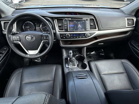Used 2019 Toyota Highlander XLE AWD/4WD image 23