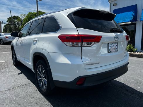 Used 2017 Toyota Highlander XLE image 7