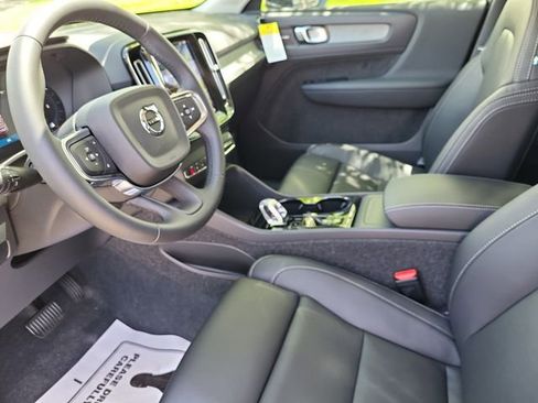 New 2025 Volvo XC40 B5 Ultra w/ Climate Package image 8