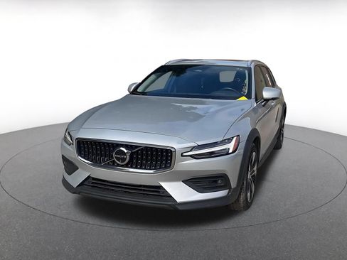 Used 2025 Volvo V60 B5 Cross Country Plus AWD/4WD image 7
