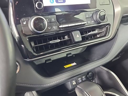 Used 2023 Toyota Highlander XLE image 31