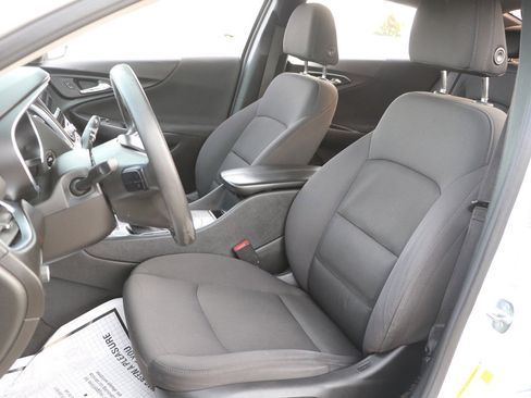 Used 2020 Chevrolet Malibu LT image 14