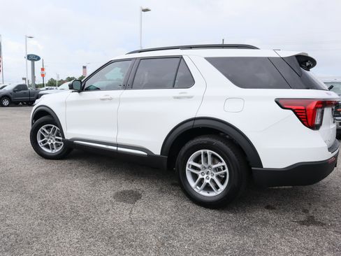 New 2025 Ford Explorer Active image 8