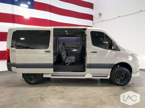 Used 2024 Mercedes-Benz Sprinter 2500 image 21