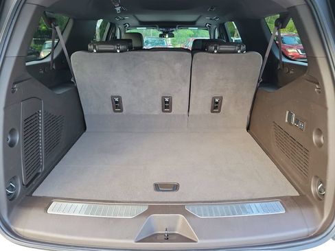 Used 2024 GMC Yukon XL Denali RWD image 15