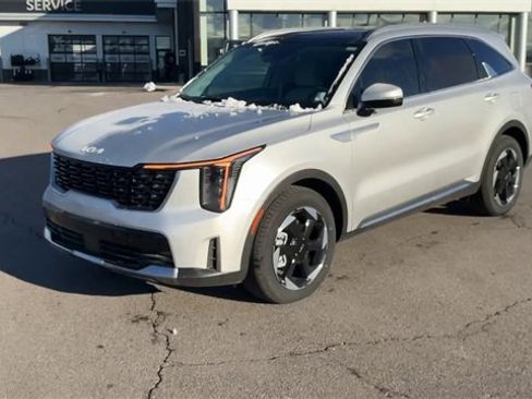 Certified 2025 Kia Sorento EX w/ EX Panoramic Sunroof Package image 3