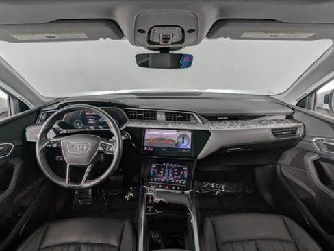 Used 2022 Audi e-tron Premium Plus w/ Premium Plus Package image 26