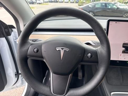 Used 2023 Tesla Model Y AWD image 11