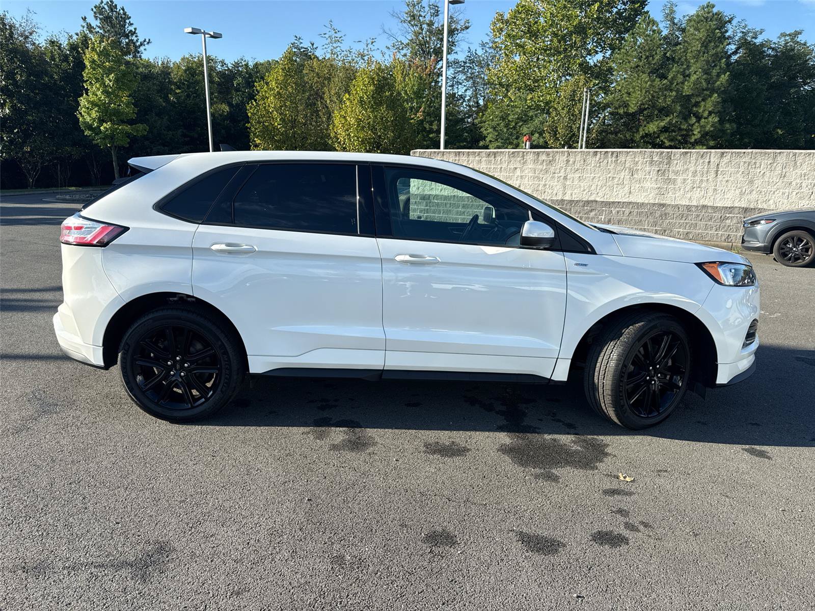 Used 2022 Ford Edge ST-Line w/ Class II Trailer Tow Package AWD/4WD image 28