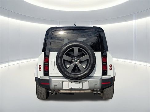 Used 2024 Land Rover Defender 110 SE image 6