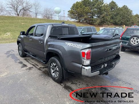 Used 2023 Toyota Tacoma TRD Off-Road image 2