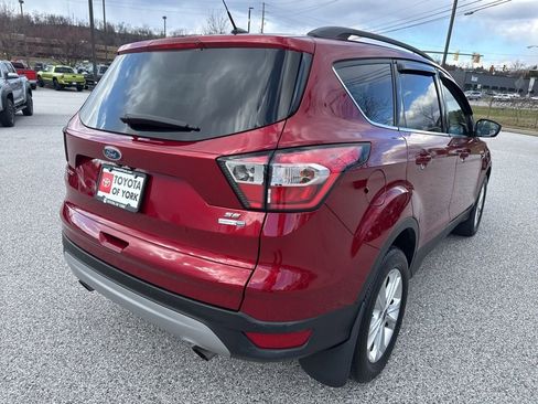 Used 2017 Ford Escape SE w/ Equipment Group 201A image 4
