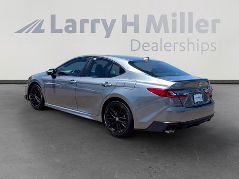 Certified 2025 Toyota Camry SE FWD image 3