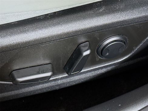 Used 2025 Hyundai Elantra Limited FWD image 23