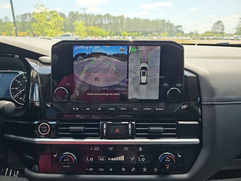 Used 2024 Nissan Pathfinder SL w/ SL Premium Package image 25