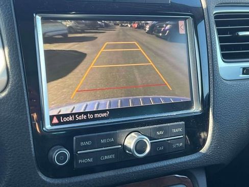 Used 2011 Volkswagen Touareg VR6 image 30