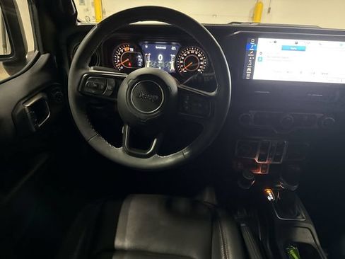 Used 2025 Jeep Wrangler Unlimited Rubicon AWD/4WD image 11