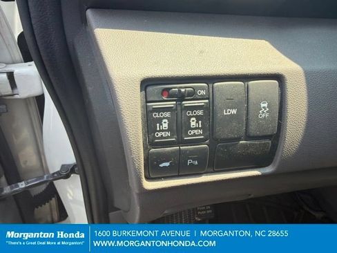 Used 2016 Honda Odyssey Touring Elite image 10