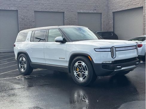 Used 2023 Rivian R1S Adventure image 3