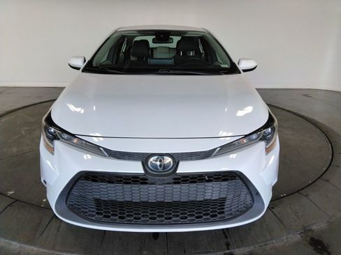 Used 2020 Toyota Corolla LE image 3