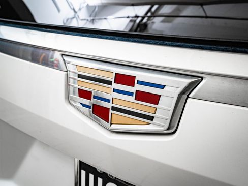 Used 2023 Cadillac Escalade Premium Luxury Platinum image 18