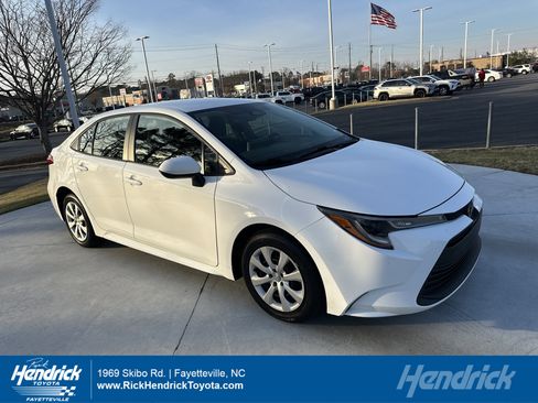 Certified 2024 Toyota Corolla LE image 1
