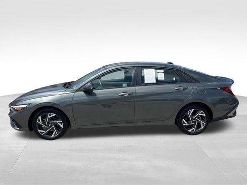 Used 2025 Hyundai Elantra Sport w/ Cargo Package FWD image 2