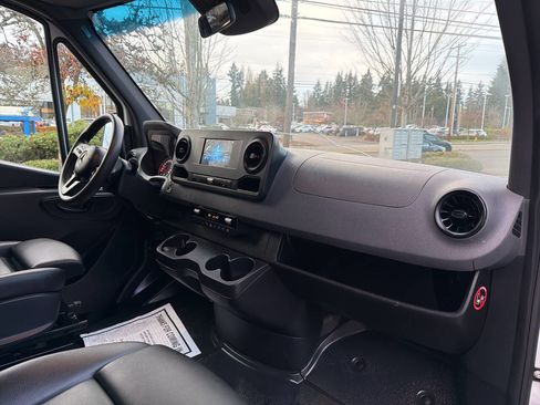 Used 2020 Mercedes-Benz Sprinter 3500 image 21