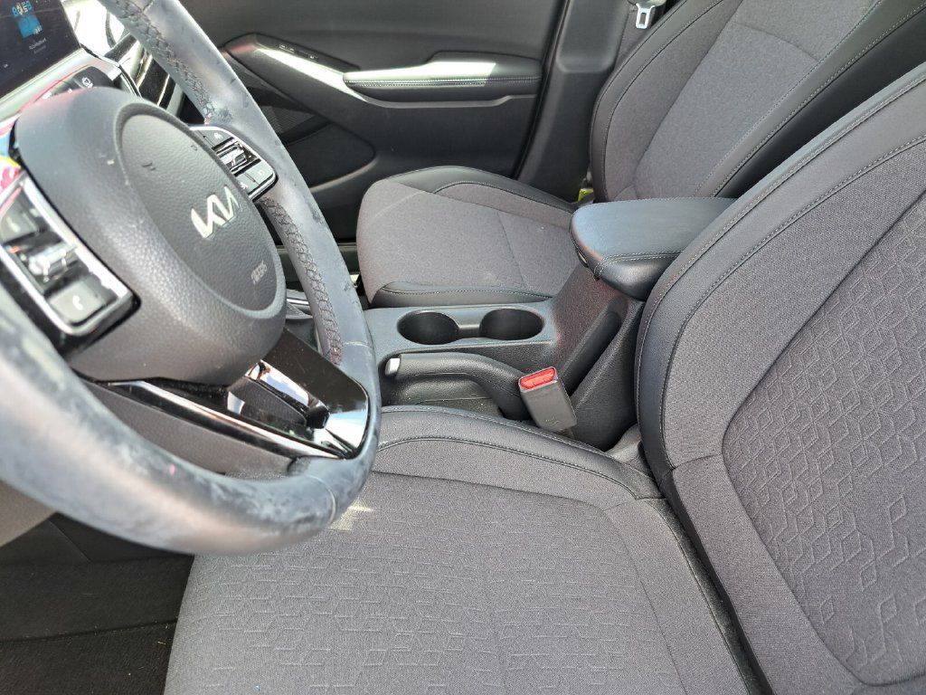 Used 2024 Kia Seltos S FWD image 13