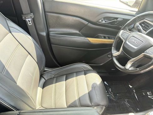 Used 2018 GMC Acadia Denali w/ Technology Package FWD image 15