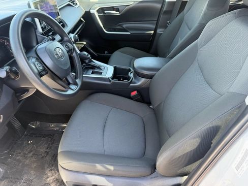 Used 2025 Toyota RAV4 XLE FWD image 16