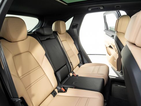 New 2026 Porsche Cayenne AWD/4WD image 22