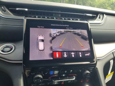 New 2025 Jeep Grand Cherokee Limited w/ Luxury Tech Group II image 22