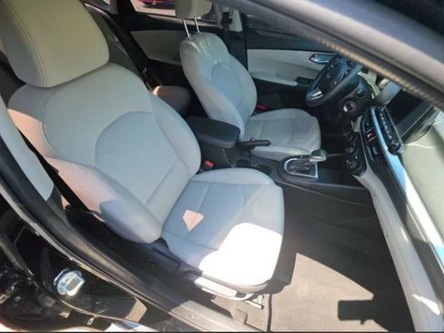 Used 2023 Kia Forte LXS FWD image 5