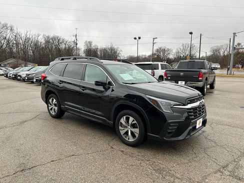 Used 2023 Subaru Ascent Premium image 3